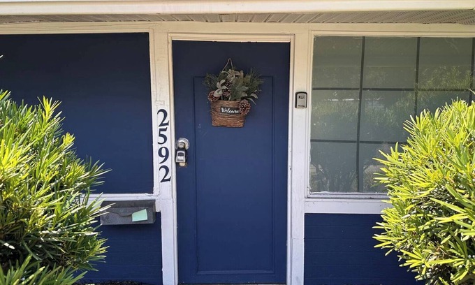Jacksonville Casa | Blue Spacious Inside and Out