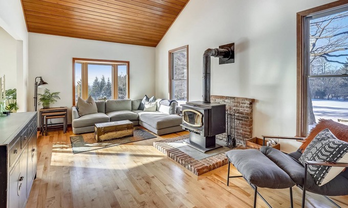 Eastern Vermont Casa | Blue Spruce - Easy Access to Snowshoeing, cross country trails, Stowe, Smuggs, and Jay!