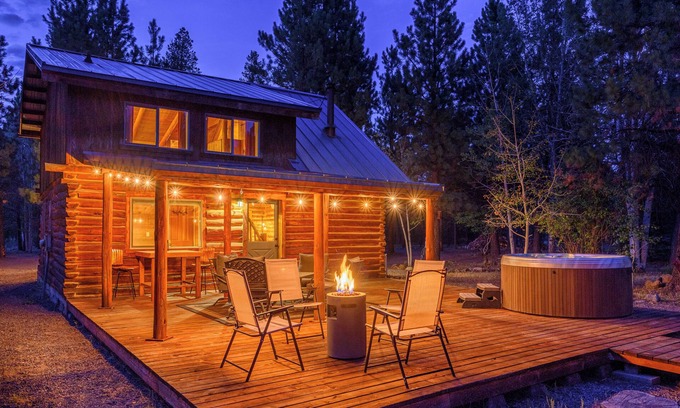 Three Rivers Cabina | Blue Top Cabin Log Bend/SunRiver: HotTub FirePit Family/Dog/Horse Public Trails