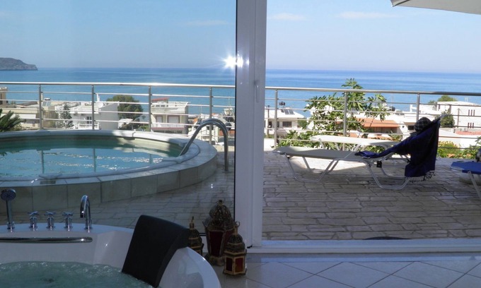 Kato Stalos Hotel | Blue Villas