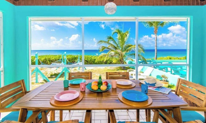 Old Man Bay Casa | Villa privada de 3 dormitorios - Piscina privada frente al mar - Blue Vista by Cayman