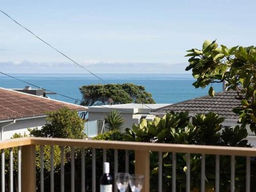 Rewa Casa | Blue Water Cottage - with beachfront coastal views
