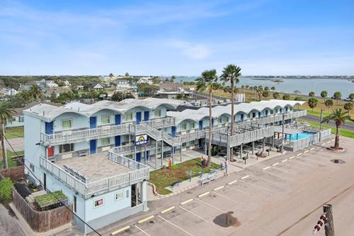 Rockport Hotel | Blue Wave Inn