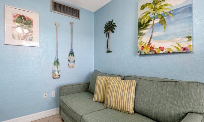 Clearwater Beach Hotel | Blue Wave Suites: Make Waves in Clearwater Beach