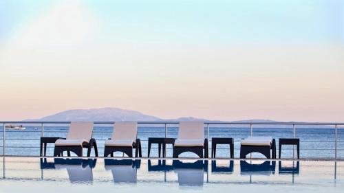 Plomari Apartamento | Blue Waves Luxury Suites by the Sea