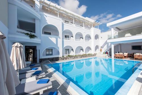Kamari Hotel | Blue Waves Suites & Apartments
