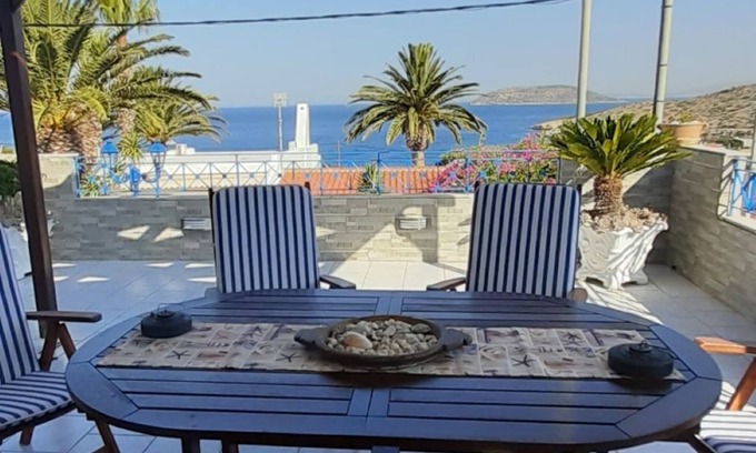 Palaia Fokaia Casa | CASITA AZUL Y BLANCA SOBRE EL MAR CERCA DE SOUNIO