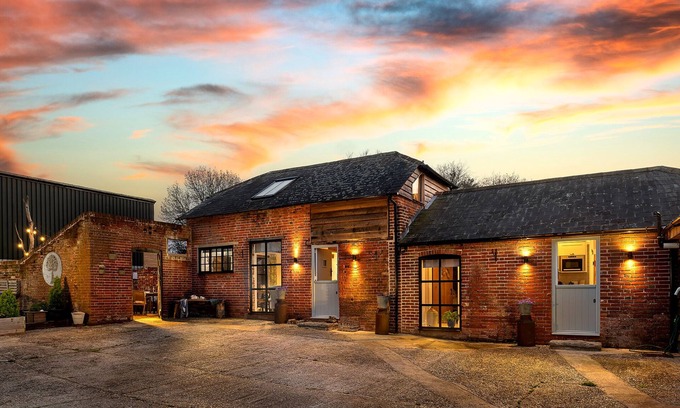 New Forest District Cabaña | Bluebell Copse Cottages New Forest with hot tub.