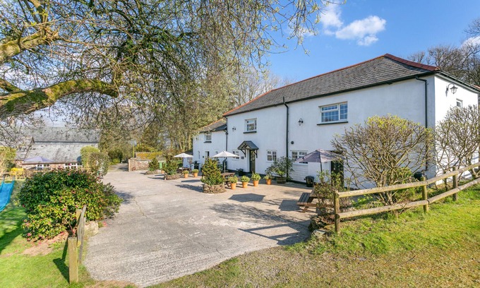 Whitstone Casa | Bluebell Cottage - Bennetts Court