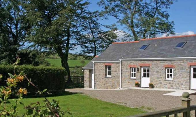 Felinfach Casa | Esta encantadora casa de campo de piedra se encuentra en una bonita zona rural en una pequeña finca, a solo 6 millas o menos
