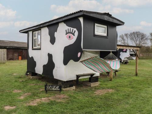 Woodbridge Casa | Bluebelle Cow Shed 5