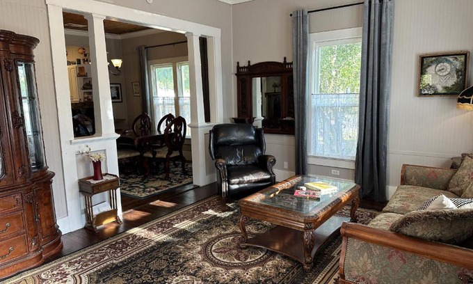Taylor Casa | Blueberry Bungalow - Locally Run! Enjoy our PS5!