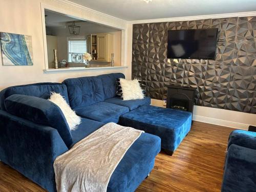 Church Street Casa | Blueberry peach Retreat