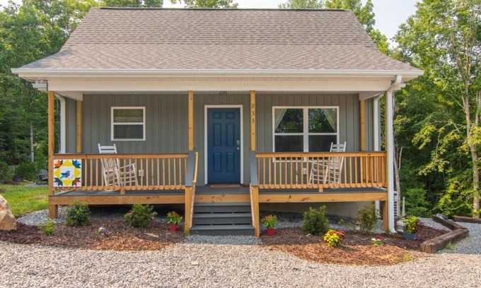 Elkin Cabina | Bluebird Cabin | WiFi & River Access