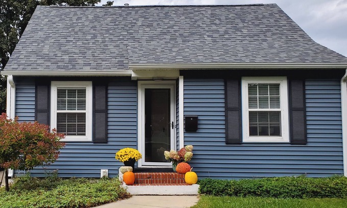 Kutzky Park Casa | Bluebird / Charming 3-bedroom, 1.5 bathroom house, 5 blocks to Mayo Clinic