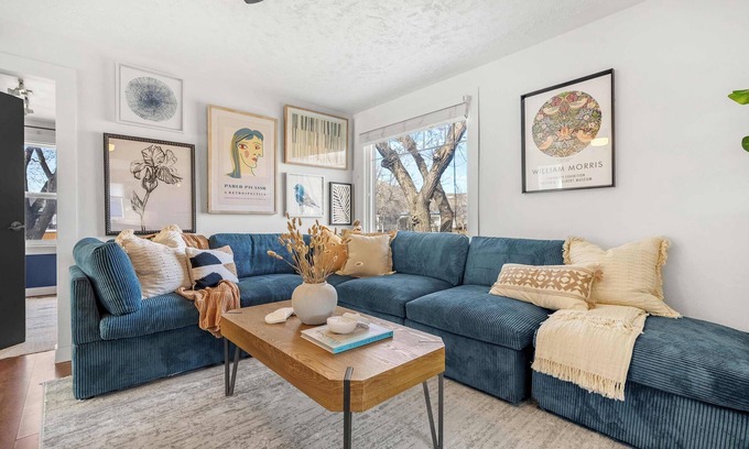 Drumheller Casa | Bluebird | Charming 3-Bedroom Home in Drumheller!