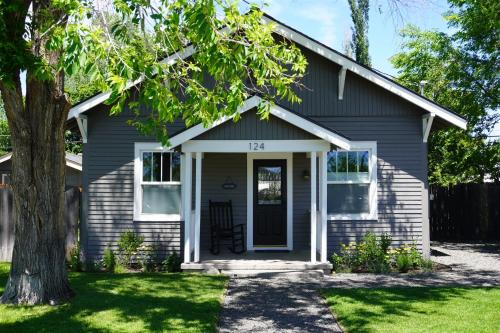 Old Bend Casa | Bluebird Day - Fuller Cottage