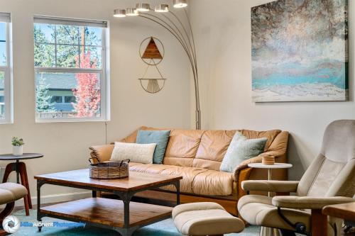 Southern Crossing Casa | Bluebird Day - Raven Sky Bungalow