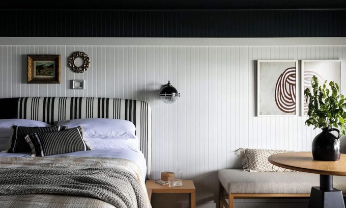 Ocean Point Hotel | Bluebird Ocean Point Inn | Oceanfront King w/ Porch | Free Coffee and Tea