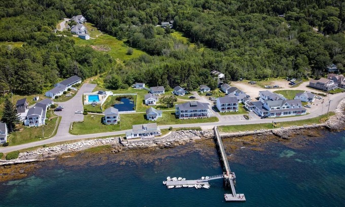 Ocean Point Casa | Bluebird Ocean Point Inn | Card Cove King w/Porch | Free Coffee and Tea