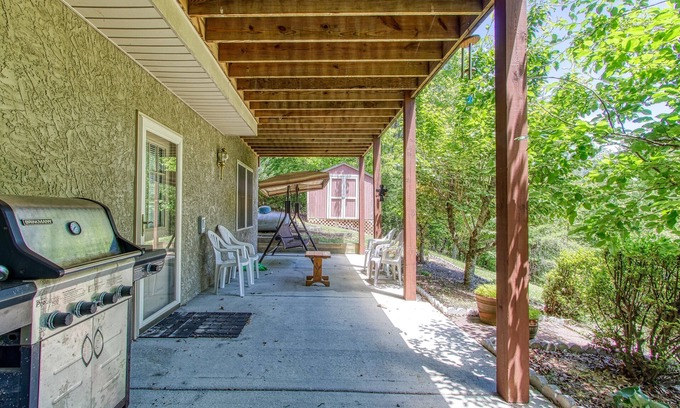 Pigeon Forge Cabina | Bluebird's Song by HoneyBearCabins