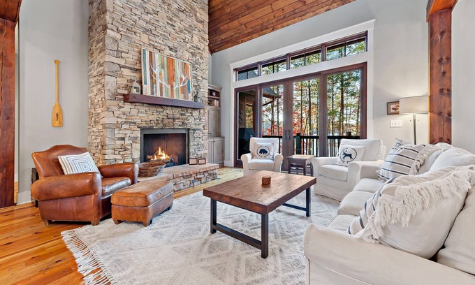 Nebo Cabina | Bluegill Lodge | Lakefront Luxury, Private Dock & Access to Camp Lake James Amenities!