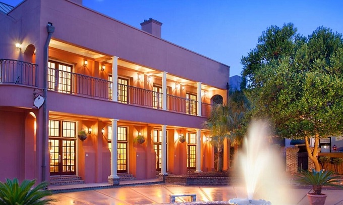 French Quarter Complejo | Bluegreen's Lodge Alley Inn: Historic Charm, Modern Comfort, Top Location-Studio
