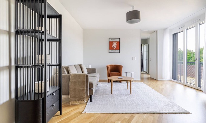 Alt-Wiedikon Apartamento | Blueground | Alt-Wiedikon, balcony, nr Uetliberg