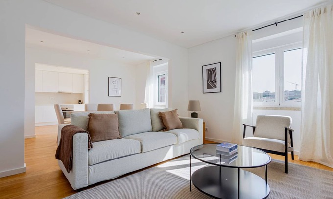 Sao Joao de Deus Apartamento | Blueground | Areeiro, balcony, nr Praça de Londres