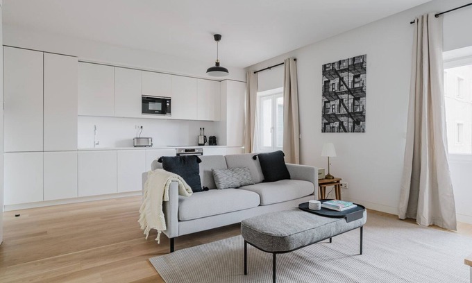 Alto do Pina Apartamento | Blueground | Areeiro, swimming pool, washer, a/c