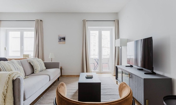 Alto do Pina Apartamento | Blueground | Areeiro, w/d, a/c, swimming pool