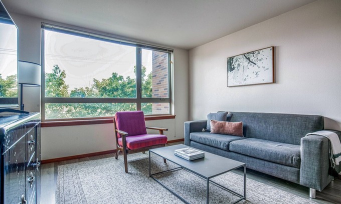 Brighton Apartamento | Blueground | Brighton, balcony, nr Othello Park