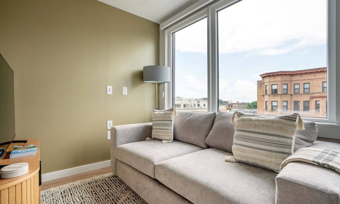 Columbia Heights Apartamento | Blueground | Columbia Heights, pool, nr Meridian Hill Park