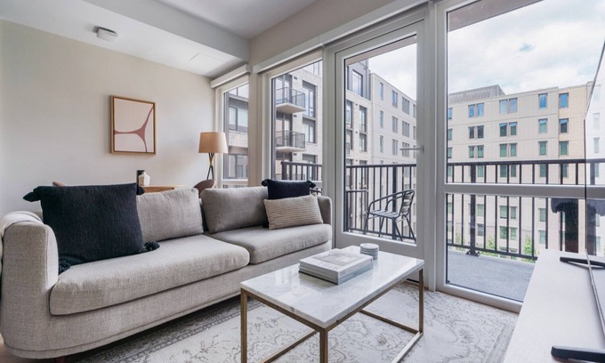 Columbia Heights Apartamento | Blueground | Columbia Heights, pool, nr Meridian Hill Park