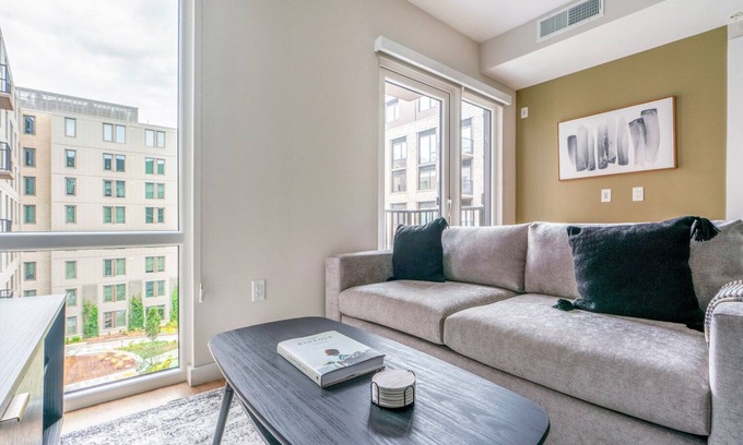 Columbia Heights Apartamento | Blueground | Columbia Heights, pool, nr Meridian Hill Park