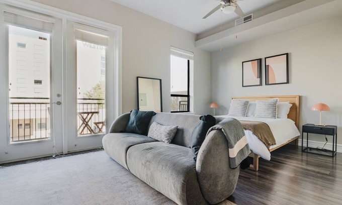 North Burnet Apartamento | Blueground | Domain, pool & AC, nr Q2 Stadium