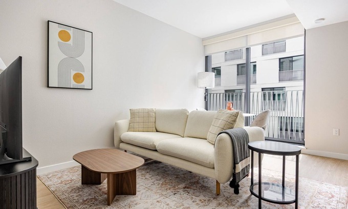 Chinatown Apartamento | Blueground | Downtown, elevator, nr parks