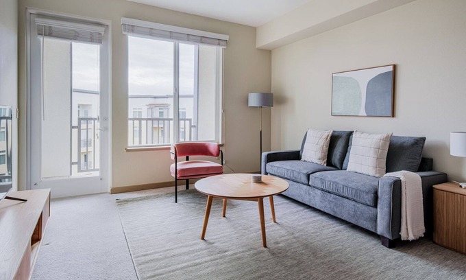 Pleasanton Apartamento | Blueground | Dublin, pool & w/d, nr park