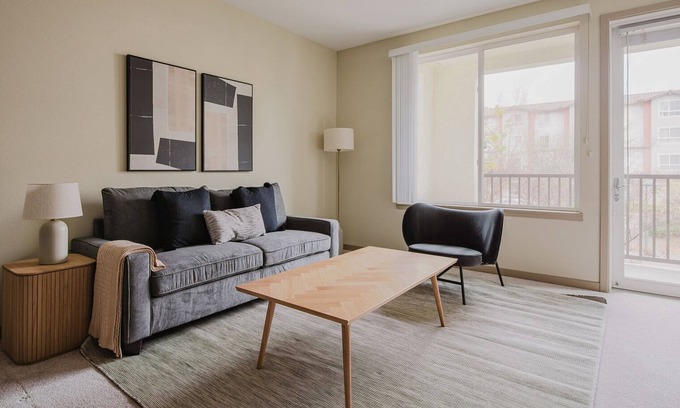 Pleasanton Apartamento | Blueground | Dublin, pool & AC, nr museums