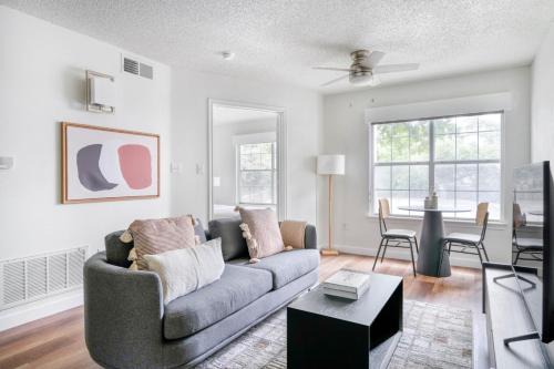 Gateway Apartamento | Blueground Gateway pool gym near movies ATX-250