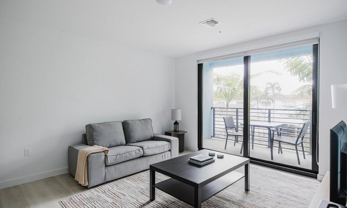 Little Ranches Apartamento | Blueground | Hollywood, pool & w/d, nr beach