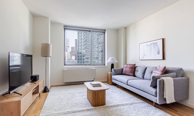 Hunters Point Apartamento | Blueground | LIC, pool & gym, nr parks
