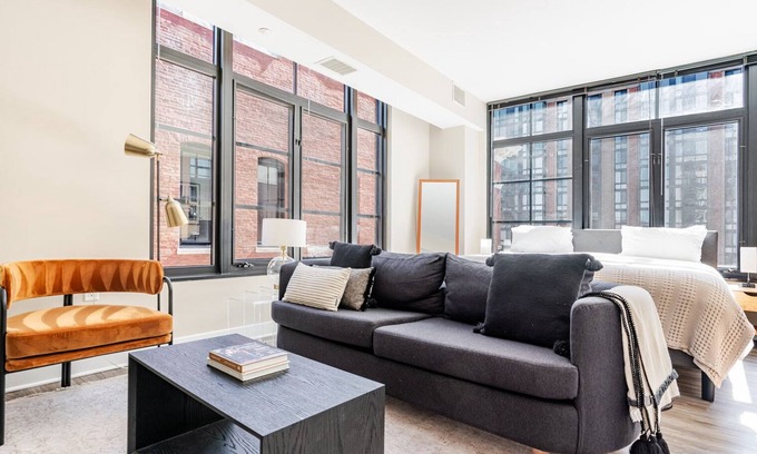Shaw Apartamento | Blueground | Mt Vernon, pool & w/d, nr arena