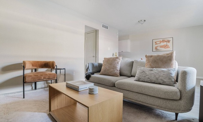 Cherrywood Apartamento | Blueground | Mueller 2bd, BBQ, Pool, AC, nr Downtown