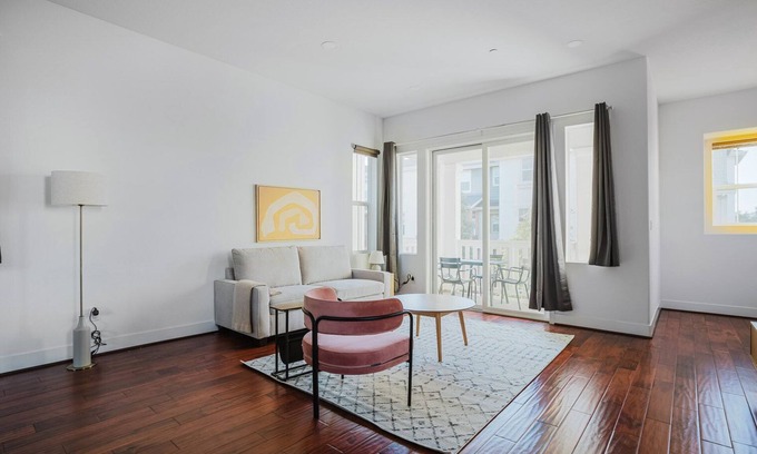 Newark Casa | Blueground | Newark, AC, w/d, nr Coyote Hills