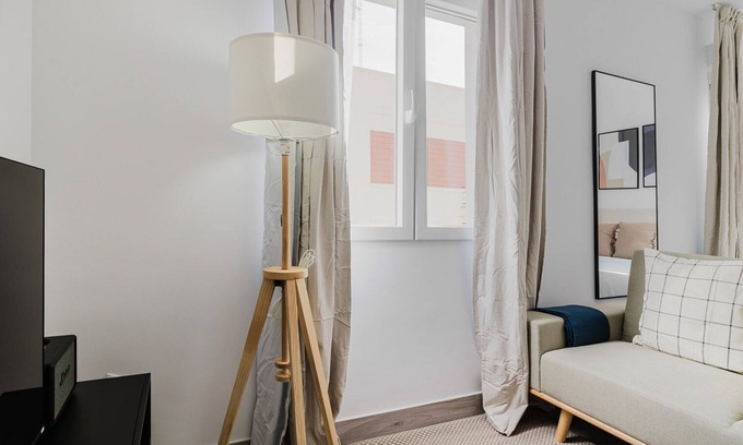 Adelfas Apartamento | Blueground | Pacífico, elevator & w/d, nr Retiro