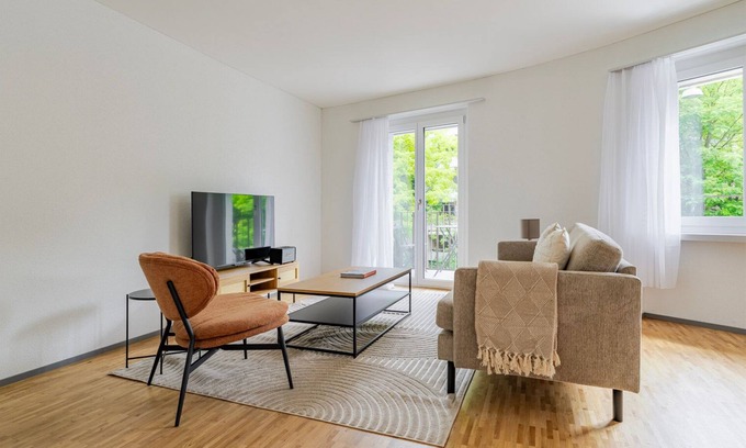 Sihlfeld Apartamento | Blueground | Sihlfeld, balcony, nr Zürich Zoo