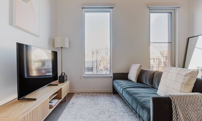 East Somerville Apartamento | Blueground | Somerville, gym & w/d, nr Row