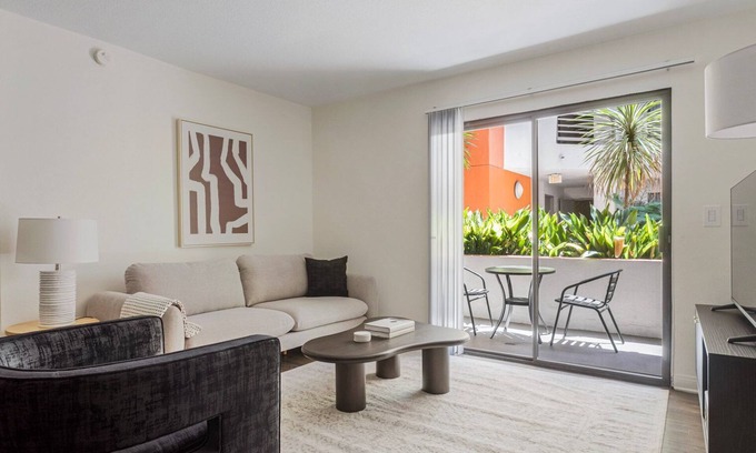 Studio City Apartamento | Blueground | Studio City, jacuzzi, nr Lake