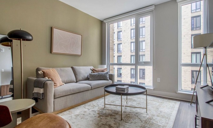 North Capitol Street Apartamento | Blueground | Sursum Corda, pool, nr National Mall